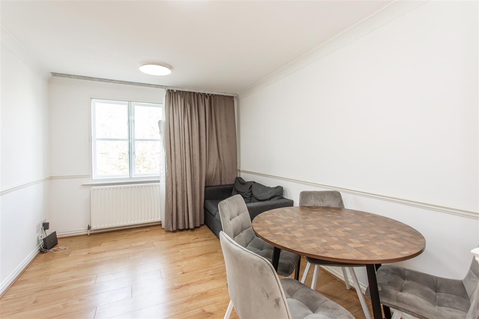 1 bed property in Mile End Road, Stepney Green